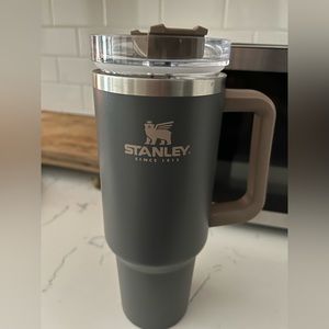 Stanley 40oz in Coal